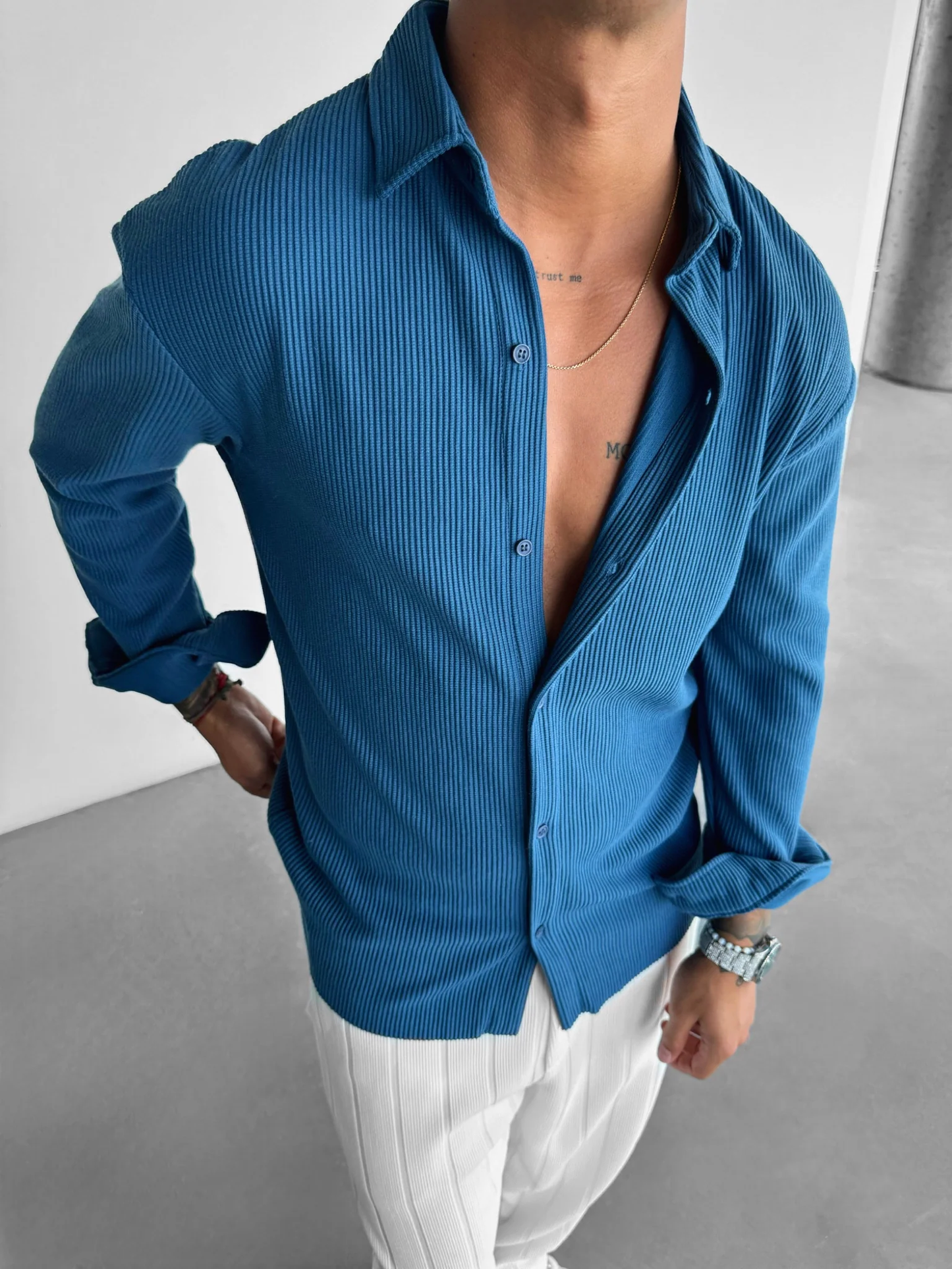 over sized sleeved cord shirt