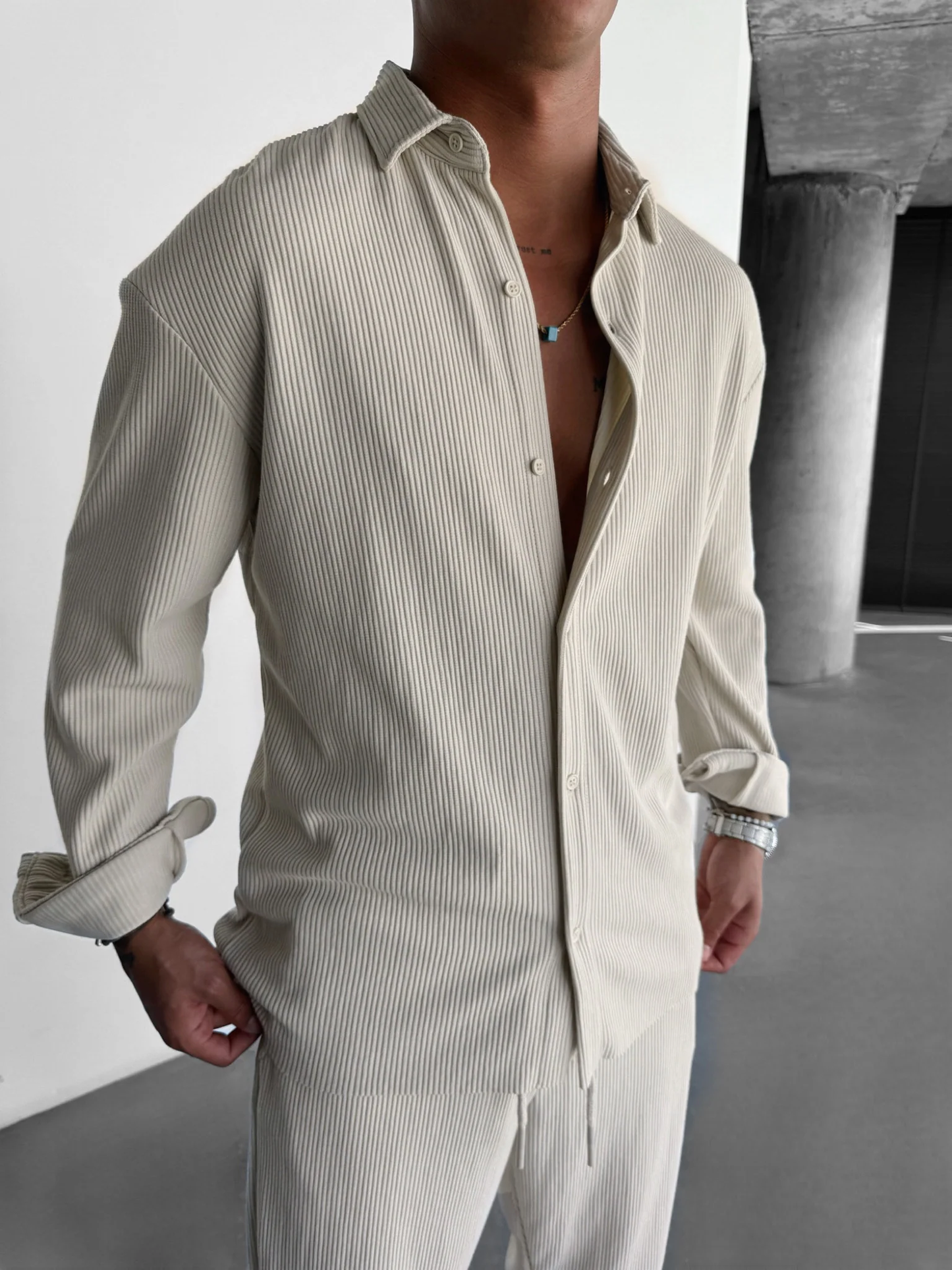 over sized sleeved cord shirt