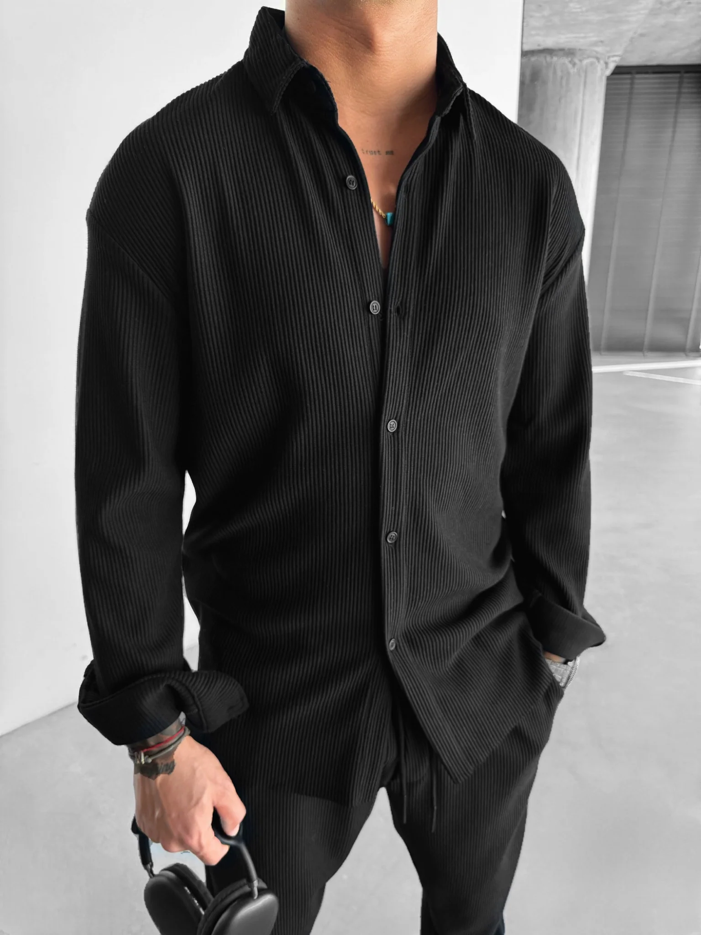 over sized sleeved cord Black shirt